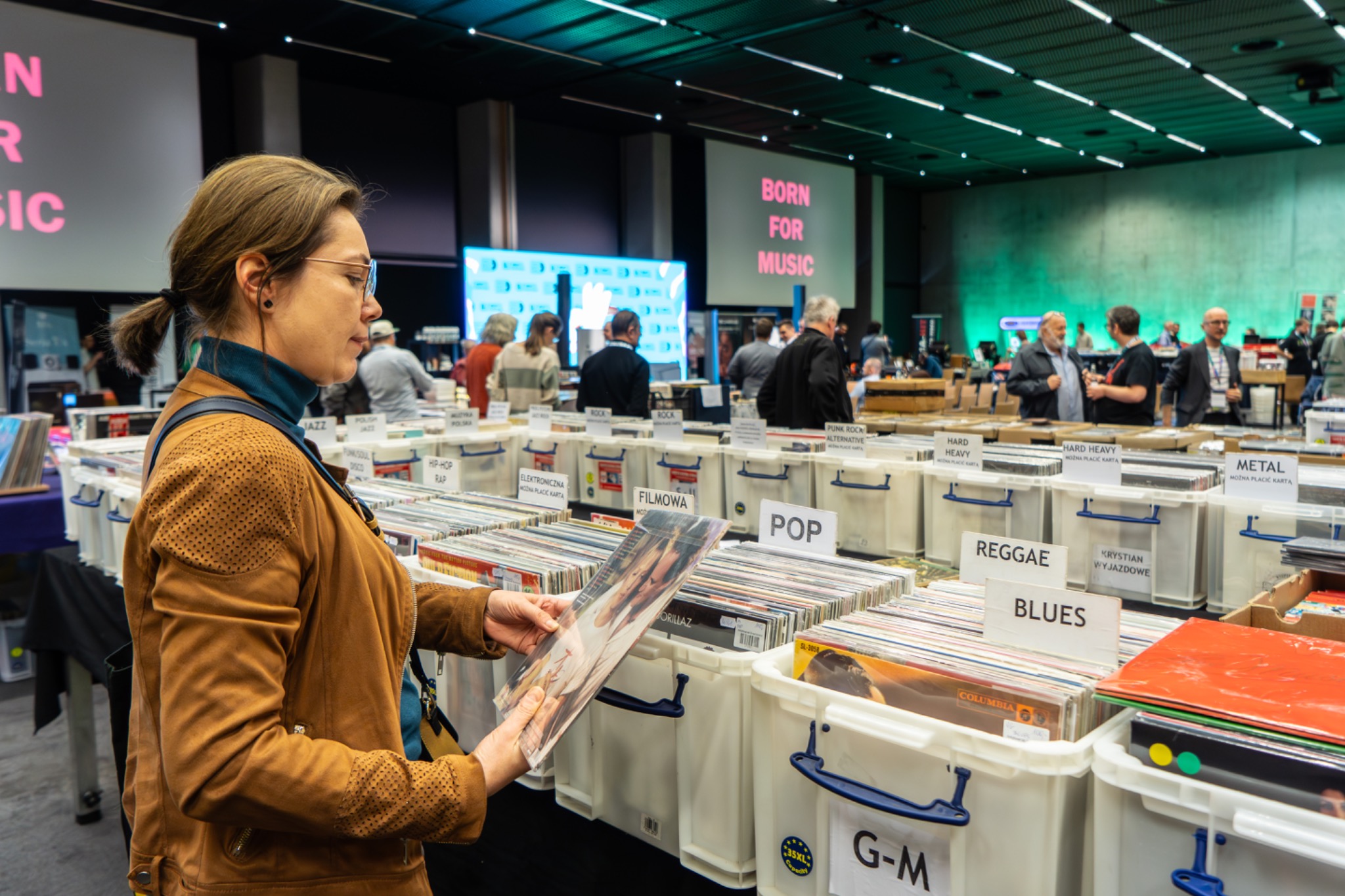Stoisko z płytami i kolekcjonerzy
